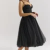 Midi-Kleid „Countess“ mit gerafftem Oberteil aus schwarzem Tüll Midi-Kleid „Countess“ mit gerafftem Oberteil aus schwarzem Tüll