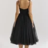 Midi-Kleid „Countess“ mit gerafftem Oberteil aus schwarzem Tüll Midi-Kleid „Countess“ mit gerafftem Oberteil aus schwarzem Tüll