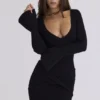 Mila Schwarzes Maxikleid mit Flötenärmeln Mila Schwarzes Maxikleid mit Flötenärmeln
