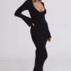 Mila Schwarzes Maxikleid mit Flötenärmeln Mila Schwarzes Maxikleid mit Flötenärmeln