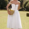 Milia Midi-Kleid aus weißer Broderie Anglais und Baumwolle Milia Midi-Kleid aus weißer Broderie Anglais und Baumwolle
