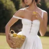 Milia Midi-Kleid aus weißer Broderie Anglais und Baumwolle Milia Midi-Kleid aus weißer Broderie Anglais und Baumwolle