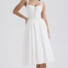 Milia Midi-Kleid aus weißer Broderie Anglais und Baumwolle Milia Midi-Kleid aus weißer Broderie Anglais und Baumwolle