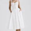 Milia Midi-Kleid aus weißer Broderie Anglais und Baumwolle Milia Midi-Kleid aus weißer Broderie Anglais und Baumwolle