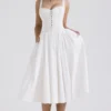 Milia Midi-Kleid aus weißer Broderie Anglais und Baumwolle Milia Midi-Kleid aus weißer Broderie Anglais und Baumwolle
