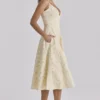 Millie – Midi-Sommerkleid aus Baumwolle mit Riemchen und Zitronenblumenmuster Millie – Midi-Sommerkleid aus Baumwolle mit Riemchen und Zitronenblumenmuster