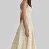 Millie – Midi-Sommerkleid aus Baumwolle mit Riemchen und Zitronenblumenmuster Millie – Midi-Sommerkleid aus Baumwolle mit Riemchen und Zitronenblumenmuster