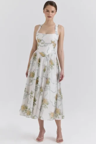 Minerva Midi-Kleid aus Chiffon mit Vintage-Bandprint in zartem Blau