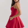Minimoiselle Holly – Mini-Kleid aus rotem Satintüll Minimoiselle Holly – Mini-Kleid aus rotem Satintüll