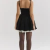 Minimoiselle Mini-Kleid aus schwarzem Samt und Tüll Minimoiselle Mini-Kleid aus schwarzem Samt und Tüll