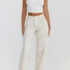 Mistress Rocks Cremefarbene Jeans mit verstaubtem Print und ausgefransten Säumen – Sale