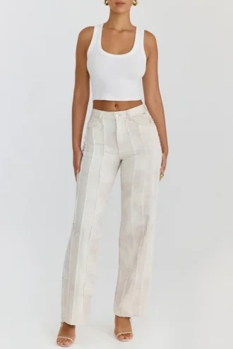 Mistress Rocks Cremefarbene Jeans mit verstaubtem Print und ausgefransten Säumen – Sale Mistress Rocks Cremefarbene Jeans mit verstaubtem Print und ausgefransten Säumen – Sale