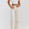 Mistress Rocks Cremefarbene Jeans mit verstaubtem Print und ausgefransten Säumen – Sale