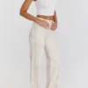 Mistress Rocks Cremefarbene Jeans mit verstaubtem Print und ausgefransten Säumen – Sale