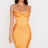 Myrna Midi-Korsetts-Kleid aus Satin in Mandarine Myrna Midi-Korsetts-Kleid aus Satin in Mandarine