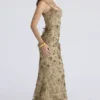 Naima Olive Bronze – Handbesticktes, verziertes Korsetts-Maxikleid – Limited Edition Naima Olive Bronze – Handbesticktes, verziertes Korsetts-Maxikleid – Limited Edition
