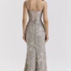 Naima Silberverziertes Korsett-Maxikleid mit Perlenstickerei Naima Silberverziertes Korsett-Maxikleid mit Perlenstickerei