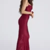Nalani Abendkleid aus tiefrotem Devoré-Satin – Limited Edition Nalani Abendkleid aus tiefrotem Devoré-Satin – Limited Edition
