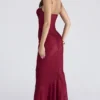 Nalani Abendkleid aus tiefrotem Devoré-Satin – Limited Edition Nalani Abendkleid aus tiefrotem Devoré-Satin – Limited Edition