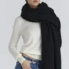 Nara Schwarzer Oversize-Schal aus Wolle mit Struktur
