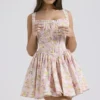 Natassia Minikleid aus Baumwolle mit rosa Wiesenprint Natassia Minikleid aus Baumwolle mit rosa Wiesenprint