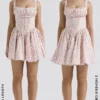 Natassia Weißes Mini-Kleid aus Baumwolle mit Rosenknospen-Print Natassia Weißes Mini-Kleid aus Baumwolle mit Rosenknospen-Print