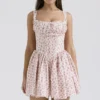 Natassia Weißes Mini-Kleid aus Baumwolle mit Rosenknospen-Print Natassia Weißes Mini-Kleid aus Baumwolle mit Rosenknospen-Print