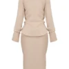 Nevaeh Midi-Kleid mit tiefem Ausschnitt in Mandel Nevaeh Midi-Kleid mit tiefem Ausschnitt in Mandel