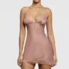 Nia – Slip-Kleid aus rosa Satin und Spitze Nia – Slip-Kleid aus rosa Satin und Spitze