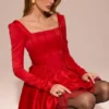 Nina Holly – Rotes Minikleid aus Tüll mit abnehmbarem Schleifen Nina Holly – Rotes Minikleid aus Tüll mit abnehmbarem Schleifen