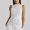 Nolia – Weißes Baumwoll-Oberteil mit Broderie-Anglaise-Verzierung und Schleifen am Rücken Nolia – Weißes Baumwoll-Oberteil mit Broderie-Anglaise-Verzierung und Schleifen am Rücken