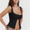 Noura Oberteil mit schwarzer Spitzenborte Noura Oberteil mit schwarzer Spitzenborte