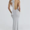 Nova Silbergraues, rückenfreies Maxikleid mit Neckholder Nova Silbergraues, rückenfreies Maxikleid mit Neckholder