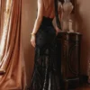 Oliviana Abendkleid aus schwarzem und goldenem Devore-Samt Oliviana Abendkleid aus schwarzem und goldenem Devore-Samt