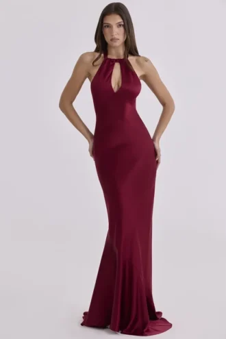 Oliviana Weinrotes Satin-Maxikleid mit Neckholder