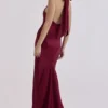 Oliviana Weinrotes Satin-Maxikleid mit Neckholder Oliviana Weinrotes Satin-Maxikleid mit Neckholder