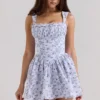 Ophelia – Blaues Minikleid aus Baumwolle mit Blumenprint und Pumphosen