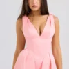 Paloma Pfirsichfarbenes Midikleid aus Satin mit Falten Paloma Pfirsichfarbenes Midikleid aus Satin mit Falten