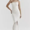 Pearla Elfenbeinfarbenes Maxikleid mit Rüschen Pearla Elfenbeinfarbenes Maxikleid mit Rüschen