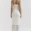 Pearla Elfenbeinfarbenes Maxikleid mit Rüschen Pearla Elfenbeinfarbenes Maxikleid mit Rüschen