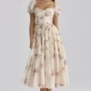 Penelope Elfenbeinfarbenes Midi-Kleid aus Chiffon mit Vintage-Rosenprint Penelope Elfenbeinfarbenes Midi-Kleid aus Chiffon mit Vintage-Rosenprint