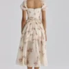 Penelope Elfenbeinfarbenes Midi-Kleid aus Chiffon mit Vintage-Rosenprint Penelope Elfenbeinfarbenes Midi-Kleid aus Chiffon mit Vintage-Rosenprint