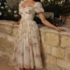 Penelope Elfenbeinfarbenes Midi-Kleid aus Chiffon mit Vintage-Rosenprint Penelope Elfenbeinfarbenes Midi-Kleid aus Chiffon mit Vintage-Rosenprint