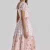 Penelope Midi-Kleid aus Georgette mit weißem Rosenprint und Schleifen Penelope Midi-Kleid aus Georgette mit weißem Rosenprint und Schleifen