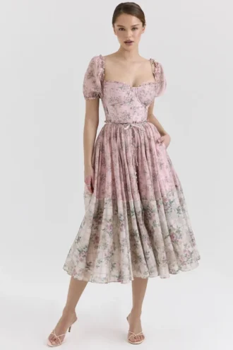 Penelope – Midi-Kleid aus rosa Chiffon mit Blumenmuster