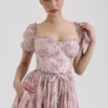 Penelope – Midi-Kleid aus rosa Chiffon mit Blumenmuster Penelope – Midi-Kleid aus rosa Chiffon mit Blumenmuster