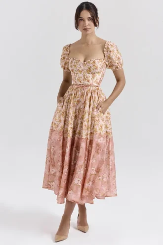 Penelope Pfirsichfarbenes Midi-Sommerkleid mit Poppy-Print und Puffärmeln
