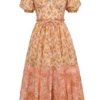 Penelope Pfirsichfarbenes Midi-Sommerkleid mit Poppy-Print und Puffärmeln Penelope Pfirsichfarbenes Midi-Sommerkleid mit Poppy-Print und Puffärmeln