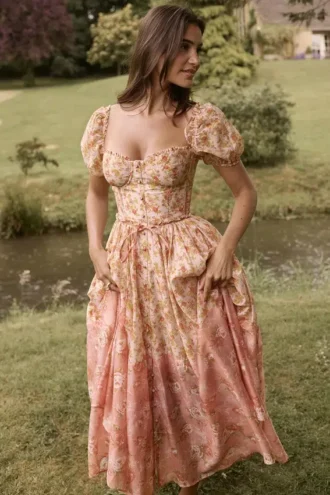 Penelope Pfirsichfarbenes Midi-Sommerkleid mit Poppy-Print und Puffärmeln