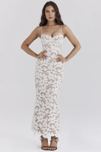 Perlweißes Blumen-Maxikleid